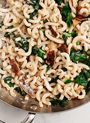 Kremalı Shiitake ve Kale Soslu Makarna (Fusilli)