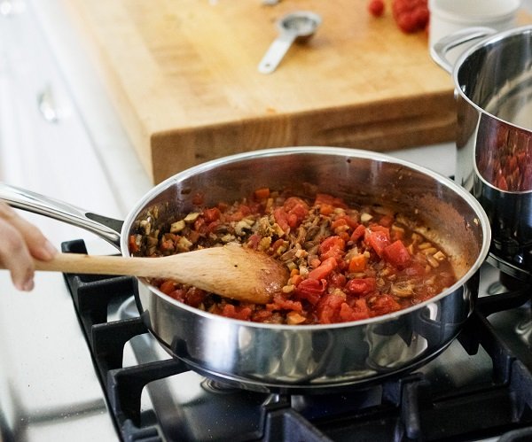 Mantar ve Mercimekli Bolonez Soslu Makarna (Spagetti)