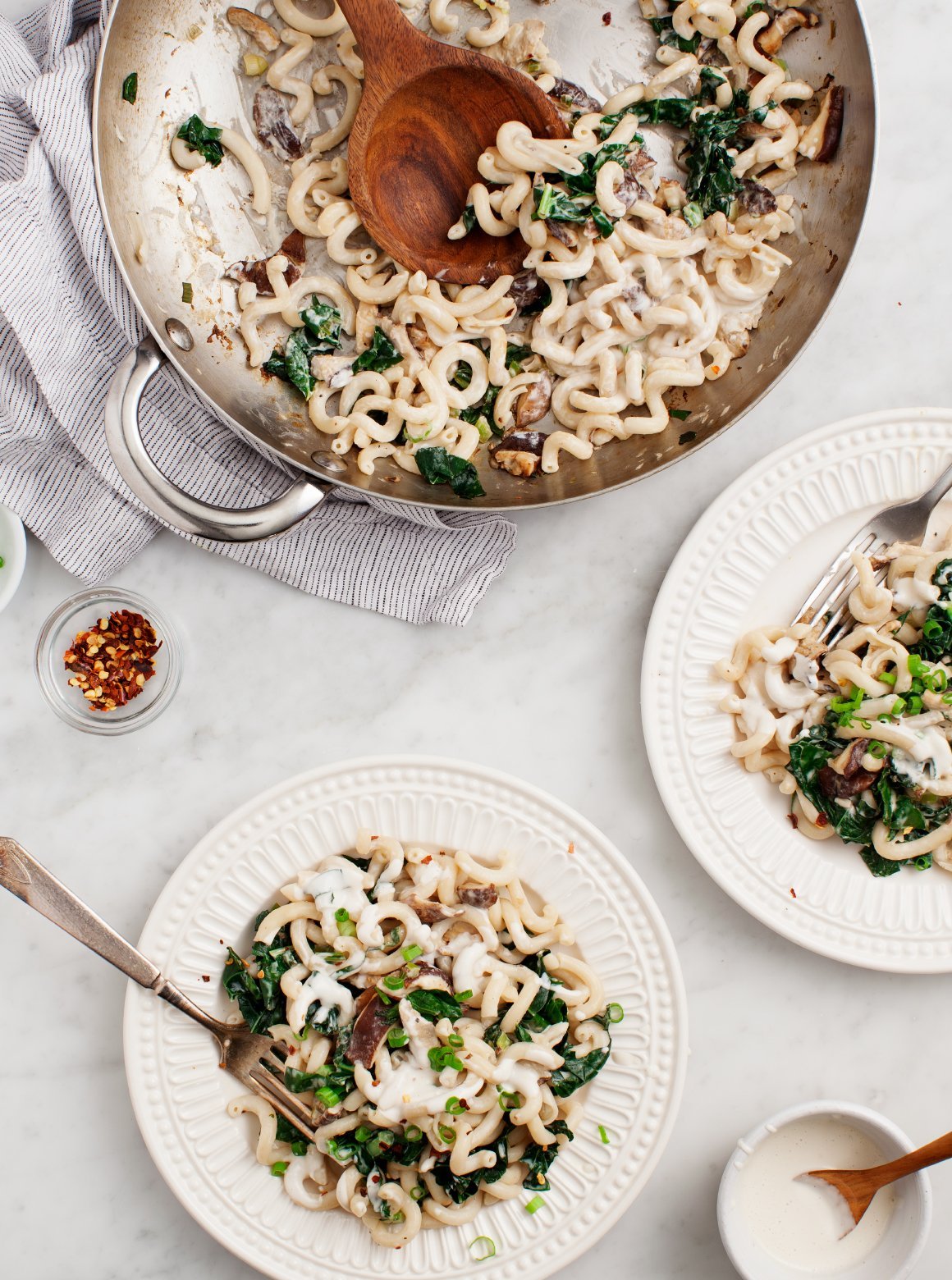 Kremalı Shiitake ve Kale Soslu Makarna (Fusilli)